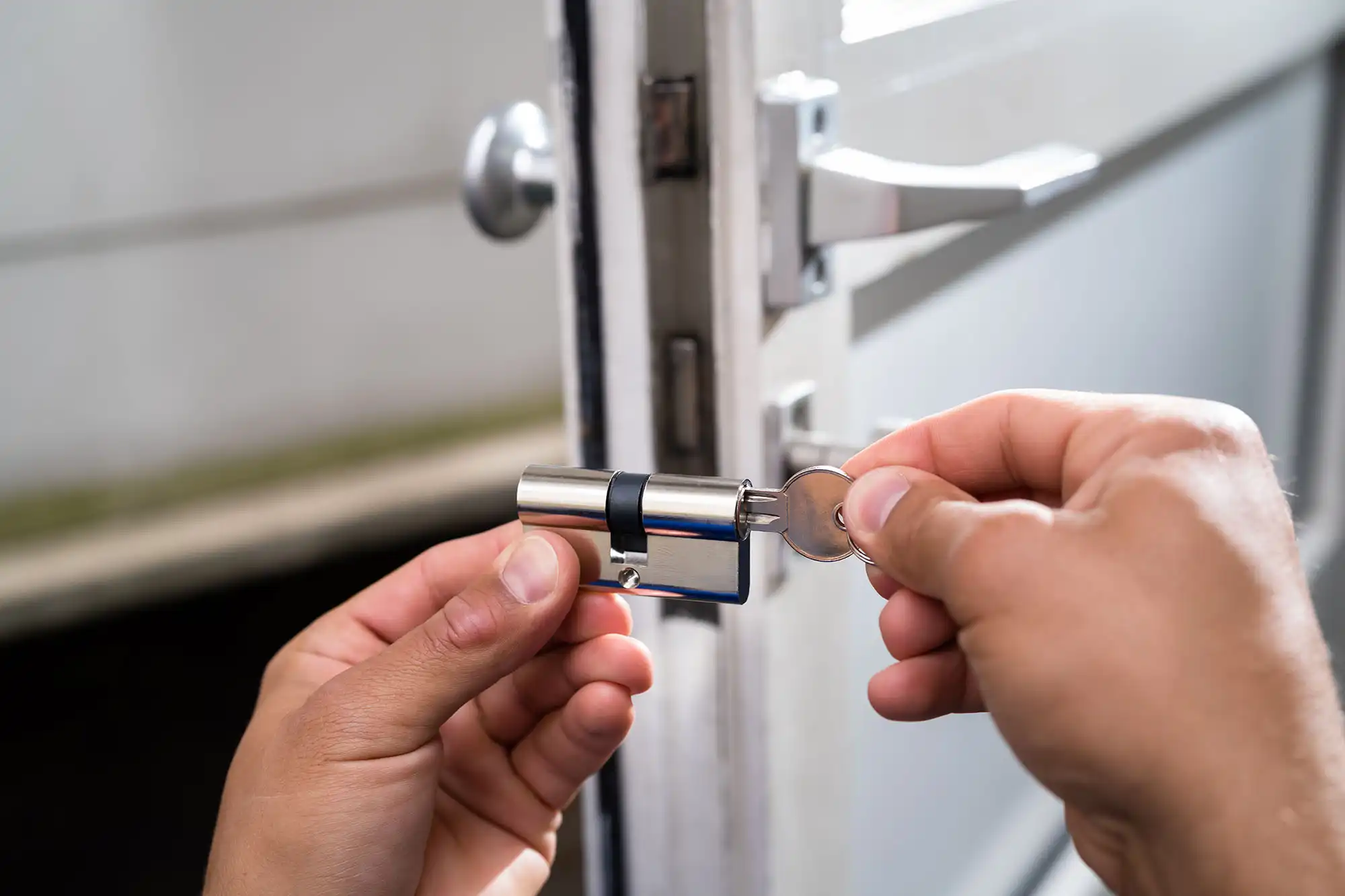 Key lock fitted into a door